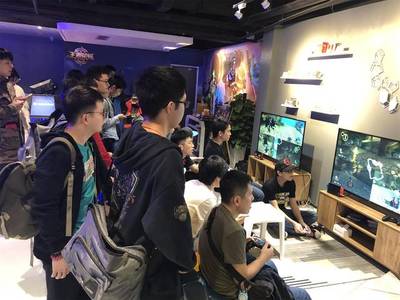 聚合游戲豪杰，八位堂(8BitDo)完美助力天下聚會廣州站游戲開發(fā)